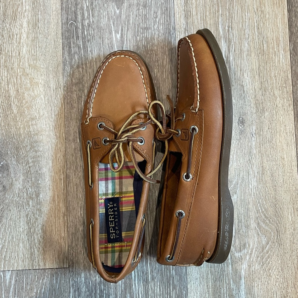Sperry Top Sider Boat Shoe - size 9